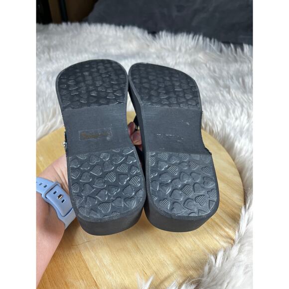 Brighton Flirty Platform Flip Flops Womens size 8 Black with Silver Brave Hearts - Picture 8 of 11